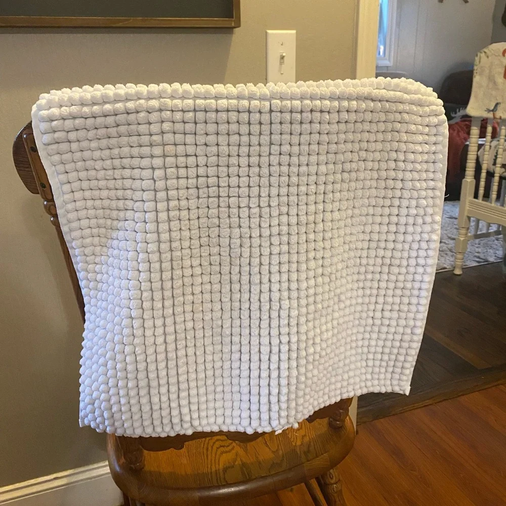 Hotel Vendome white bath mat rug
